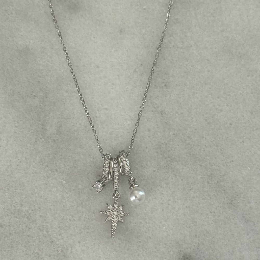Silver Star Burst Crystal Pearl Charm Necklace
Brand New
Stainless Steel - Picture 2 of 4